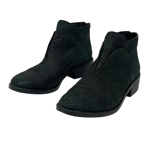 Eileen Fisher | Tuck Black Snakeskin Textured Zip Entry Booties - Picture 3 of 8